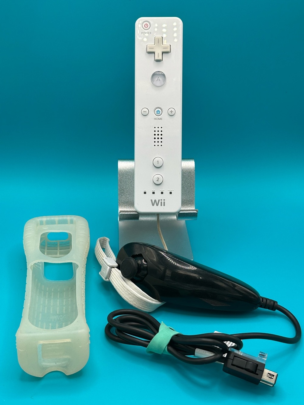 Official Nintendo White Wii Controller RVL-003 With Nunchuck Black & Cover